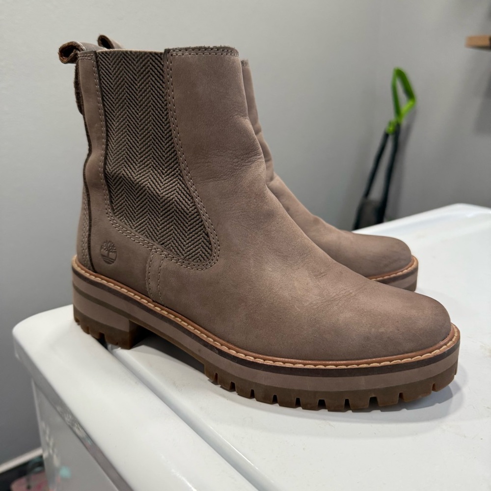Women’s Timberland Courmayeur Valley Chelsea Boots - Picture 2 of 7